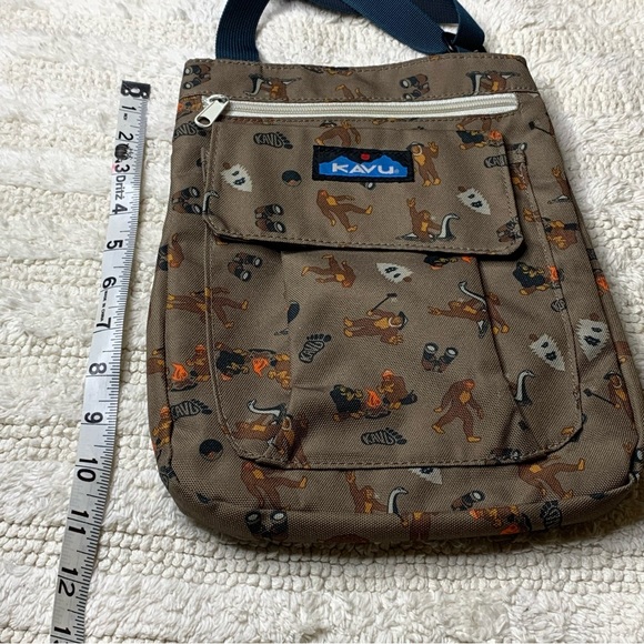 Kavu Sasquatch Bigfoot For Keeps Crossbody Purse Bag - Picture 10 of 12